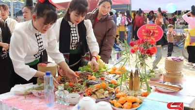 เทศกาลวัฒนธรรมชาติพันธุ์ครั้งแรกที่จัดขึ้นควบคู่กับตลาดบนที่สูงในตำบลเจี้ยงฮวา