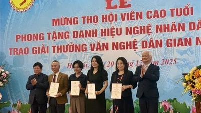 ผลงานและโครงการวิจัยจำนวน 49 ชิ้นได้รับรางวัลศิลปะพื้นบ้าน