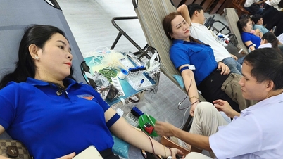 Lebih 400 pegawai dan penduduk komun Thang An dan Thang Truong mengambil bahagian dalam pendermaan darah secara sukarela.