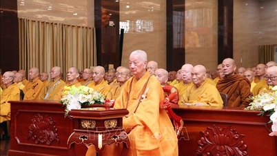 Commémoration du 717e anniversaire du passage au Nirvana du roi Tran Nhan Tong, empereur bouddhiste.