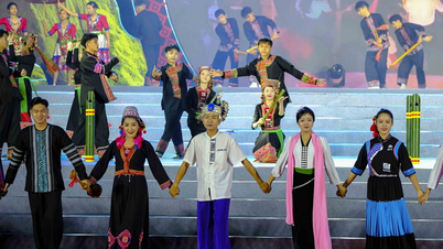 Vietnam, Laos ve Çin'in ortaklaşa düzenlediği üç ülke top atma festivali.