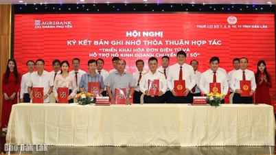 Agribank Phu Yen Şubesi, işletme sahiplerinin dijital dönüşümünü desteklemek amacıyla vergi makamlarıyla iş birliği yapıyor.