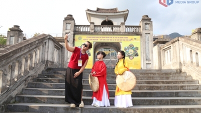 Người dân, du khách nô nức tham quan, trải nghiệm tại Yên Tử