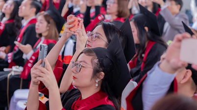 Over 550 new PhD and Master's graduates received their diplomas at the Foreign Trade University.