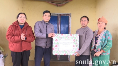 Visiting and giving gifts to the Protestant community group in Northern Vietnam on the occasion of Christmas 2025 in Pa Khoang village.