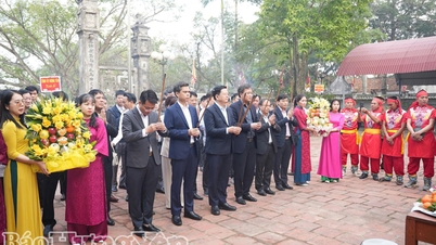 Le vice-Premier ministre Mai Van Chinh a offert de l'encens pour commémorer le 705e anniversaire de la mort du général Pham Ngu Lao.