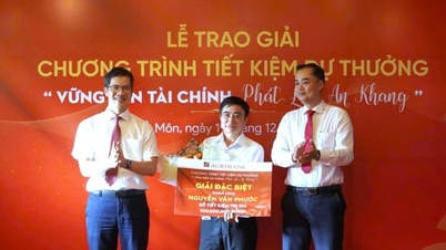 ธนาคารเกษตรสาขาเกิ่นโถ มอบรางวัลพิเศษในโครงการสลากออมทรัพย์