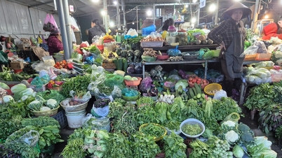 Vegetable and fruit prices are under double pressure from both weather and market conditions.