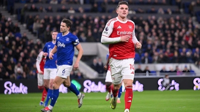 ក្រុមកាំភ្លើងធំ Arsenal បានយកឈ្នះក្រុម Everton ដោយលទ្ធផលប្រកៀកប្រកិត ដោយឡើងមកឈរនៅកំពូលតារាងវិញ។