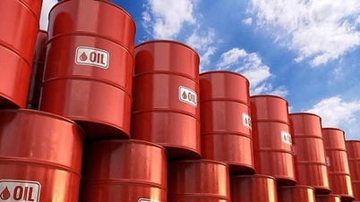 Dalgalı bir işlem haftasının ardından dünya petrol fiyatları hafifçe düştü.