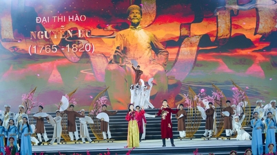 จังหวัดฮาติญจัดพิธีรำลึกครบรอบ 260 ปีวันเกิดของกวีเอกเหงียนตูอย่างเคร่งขรึม