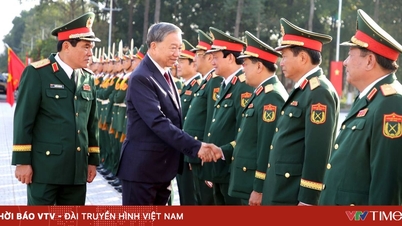 กองทัพประชาชนเดินหน้าอย่างมั่นคงภายใต้ธงอันรุ่งโรจน์ของพรรค