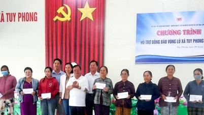 We hebben 190 cadeaupakketten gedoneerd aan mensen in de gemeenten D'ran en Tuy Phong die getroffen zijn door natuurrampen.