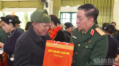 Jeneral Nguyen Trong Nghia melawat dan bekerja di wilayah Cao Bang.