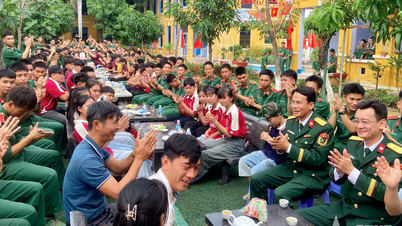 통신장교학교: 베트남 인민군 창설 81주년을 기념하는 다채로운 행사들.