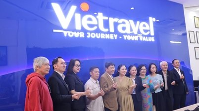 Vietravel ប្រារព្ធខួបលើកទី 30 របស់ខ្លួន និងដាក់ឱ្យដំណើរការអត្តសញ្ញាណម៉ាកយីហោថ្មីរបស់ខ្លួន។