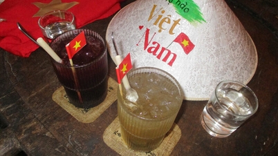 When young people return to the craft village, they continue writing the story of Vietnamese conical hats.
