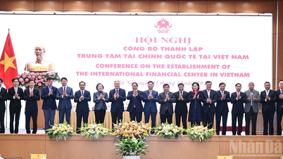 [Photo] Prime Minister Pham Minh Chinh presides over the conference announcing the establishment of the International Finance Centre in Vietnam.