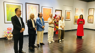 Sorotan dari pameran seni "Keharuman Sutra Vietnam".