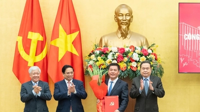 Công bố Quyết định của Bộ Chính trị chỉ định Phó Bí thư chuyên trách Đảng ủy Quốc hội