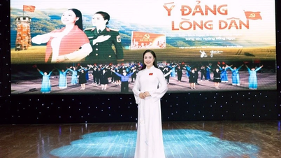 La première lieutenante Tran Bich Ngoc, finaliste du concours de chant de Sao Mai, lance son projet musical « La volonté du Parti - Le cœur du peuple ».