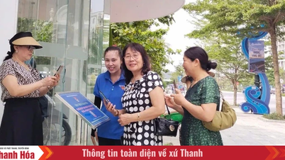 Young people promote tourism through social media.