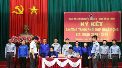 A Equipe de Patrulha de Pesca nº 3 assina acordo de cooperação com a União da Juventude da Comuna de Nui Thanh.