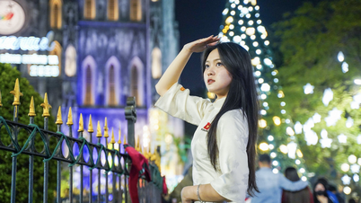 ហ្វូងមនុស្សបានប្រមូលផ្តុំគ្នានៅវិហារដើម្បីអបអរបុណ្យណូអែលមុន។