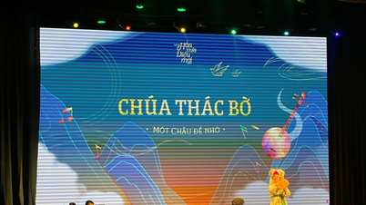 Le chant folklorique vietnamien traditionnel se mêle aux influences modernes lors du spectacle « Ancient Soul - New Melodies ».