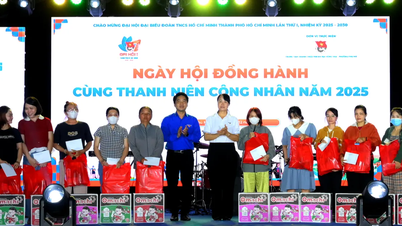 Phu My Ward: Lively "Accompanying Young Workers" Festival