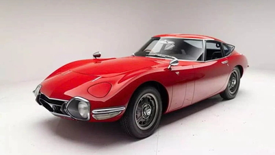 រថយន្ត Toyota 2000GT ឆ្នាំ 1967 ដ៏កម្រមួយគ្រឿងត្រូវបានគេរំពឹងថានឹងមានតម្លៃមិនតិចជាង 26 ពាន់លានដុងឡើយ។