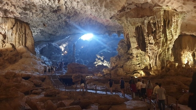 «វិមាន» ដ៏អស្ចារ្យនៅឈូងសមុទ្រហាឡុង