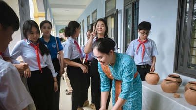 បណ្តុះសេចក្តីស្រឡាញ់ចំពោះវប្បធម៌ និងបេតិកភណ្ឌដល់សិស្សានុសិស្ស។