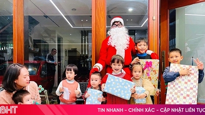 សាន់តាក្លូសហត់នឿយនឹងការចែកអំណោយនៅថ្ងៃបុណ្យណូអែលនេះ។