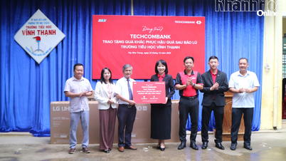 Khanh Hoa Newspaper and Radio & Television Station, Techcombank donated 6 computer sets and 11 televisions to schools in Tay Nha Trang ward.