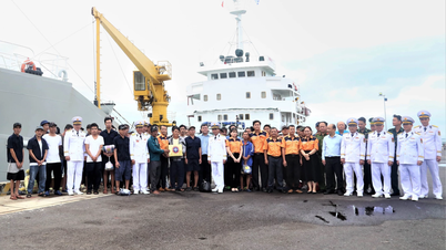 Vùng 4 Hải quân đưa 52 ngư dân gặp nạn trên biển về đất liền an toàn