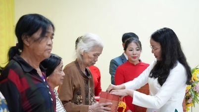 แนวร่วมปิตุภูมิเวียดนามประจำตำบลฮาบัง สนับสนุนผู้ยากไร้ในการบรรเทาความยากจนอย่างยั่งยืน
