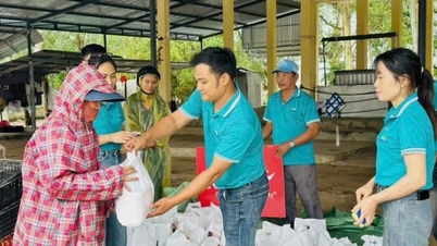 លោក Mavin និងលោក Kemin កំពុងគាំទ្រដល់ប្រជាជននៅតំបន់កណ្តាល និងតំបន់ខ្ពង់រាបកណ្តាល ដើម្បីជម្នះការខូចខាតដែលបង្កឡើងដោយព្យុះ និងទឹកជំនន់។
