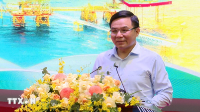 លោក ឡេ ម៉ាញ ហ៊ុង កាន់តំណែងជារដ្ឋមន្ត្រីស្តីទីក្រសួងឧស្សាហកម្ម និងពាណិជ្ជកម្ម។