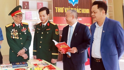 បាក់និញ៖ ការតាំងពិព័រណ៍សៀវភៅ និងកាសែត ដើម្បីរំលឹកខួបលើកទី ៨១ នៃការបង្កើតកងទ័ពប្រជាជនវៀតណាម។