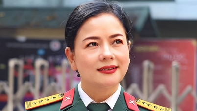 Die Darsteller tragen Militäruniformen: Einige haben den Rang eines Obersts, andere sind bekannte Volkskünstler.