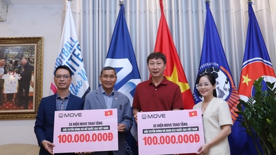 L'équipe vietnamienne des moins de 22 ans et l'équipe nationale féminine continuent de recevoir des prix.