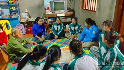 អប់រំយុវជនតាមរយៈរឿងរ៉ាវអំពី "ពេលវេលានៃភ្លើង និងផ្កា"