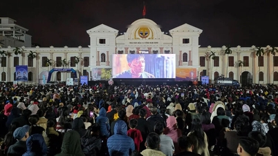 A difficult decision for the Army Film Studio and director Dang Thai Huyen.