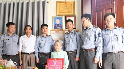 Fisheries Patrol Team No. 3 organized a "Meal of Gratitude" at the home of a Vietnamese Heroic Mother.