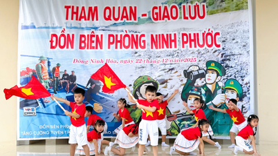 សង្កាត់ដុងនិញហ្វា៖ កុមារមត្តេយ្យសិក្សាចំនួន ៣០០ នាក់ចូលរួមក្នុងកម្មវិធីផ្លាស់ប្តូរនៅប៉ុស្តិ៍នគរបាលការពារព្រំដែននិញភឿក។