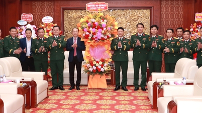 គណៈប្រតិភូមកពីទីក្រុង Hue ទៅទស្សនាកងកម្លាំងប្រដាប់អាវុធនៃយោធភូមិភាគទី ៤។