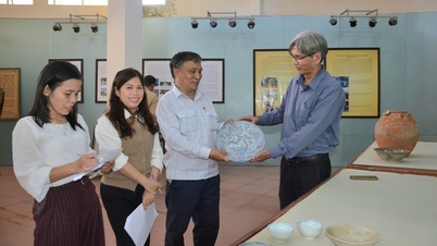 Spende von Artefakten an das Provinzmuseum Quang Ngai.