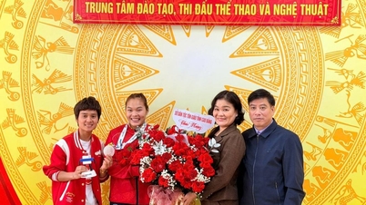 A Cao Bang Tartományi Etnikai és Vallási Ügyek Osztályának vezetői találkoztak "Phung Mui Nhinh" sportolóval, bátorították és gratuláltak neki a 33. SEA Játékokon elért ezüstérméhez.