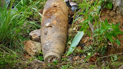 Une bombe d'environ 500 kg a été découverte le long de la rivière He (province de Phu Tho).